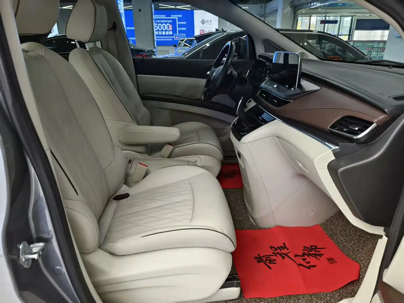Buick GL8 2021 Land Business Class 652T Premium фото 13