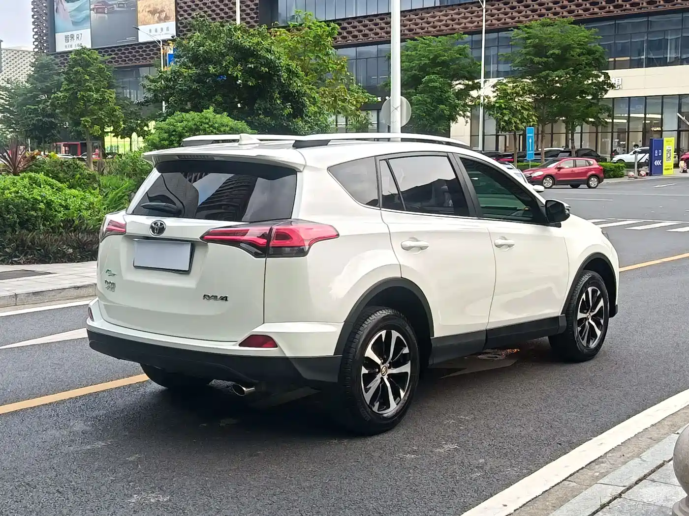 Toyota RAV4 Rongfang 2016 2.0L CVT 2WD Urban (China V) фото 4