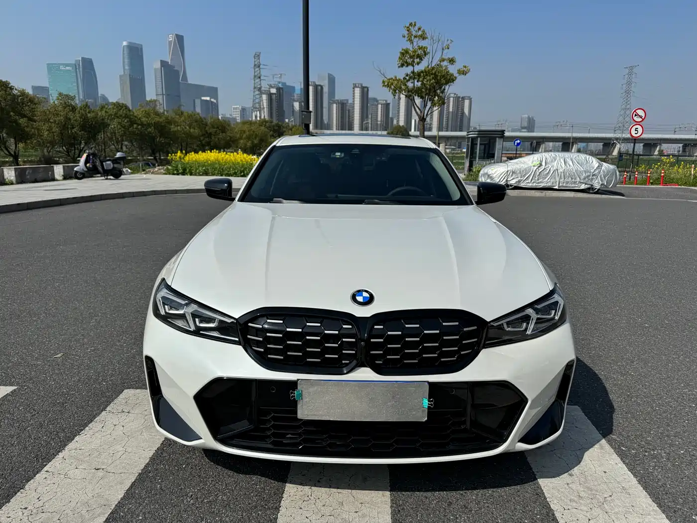 BMW 3 Series 2023 325Li M Sport Black Night Package фото 2