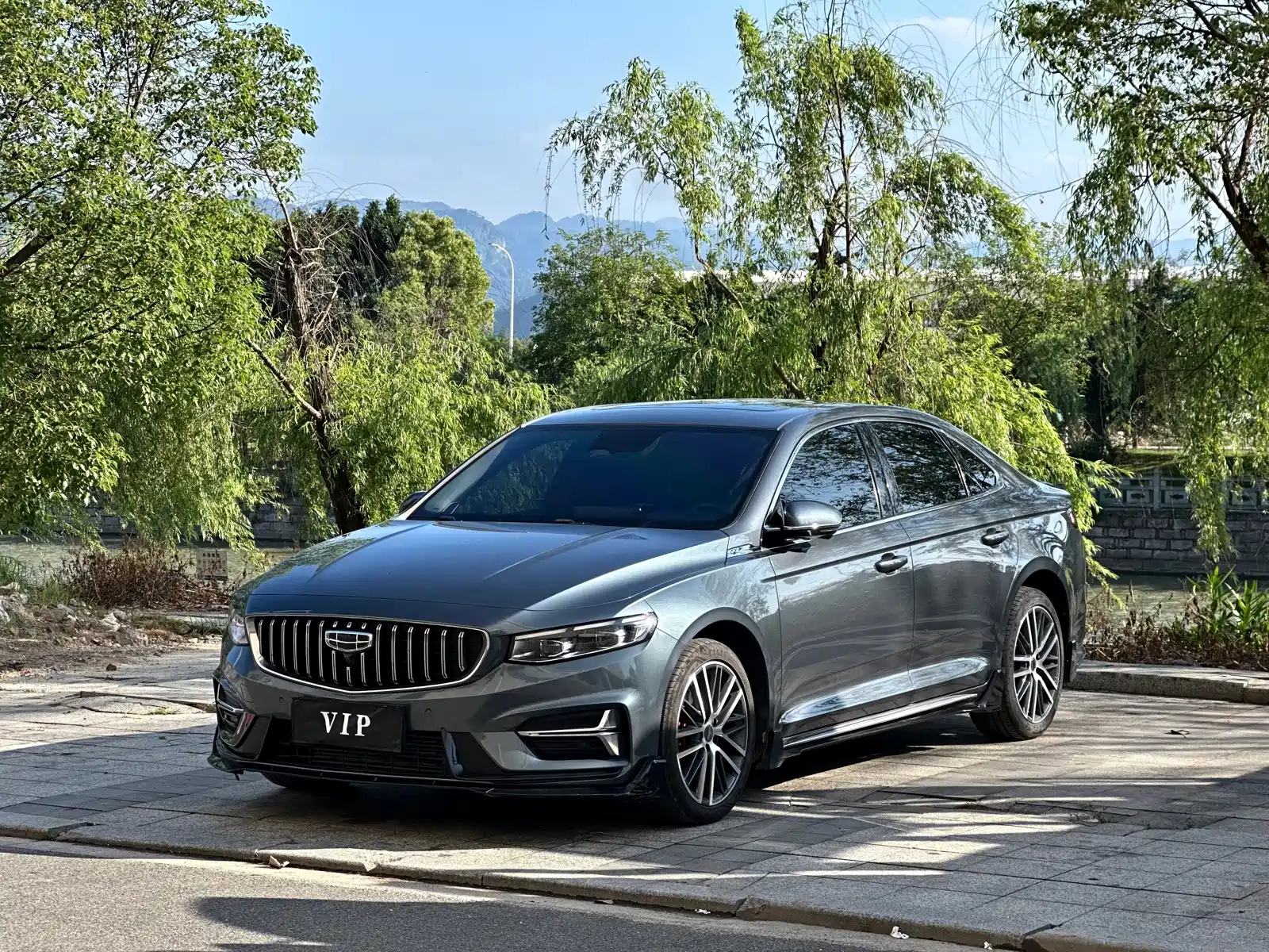 Фото 1 - Geely Preface