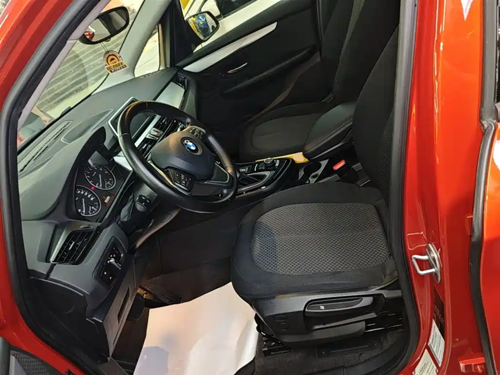 BMW 2 Series Touring 2016 218i Leading фото 15