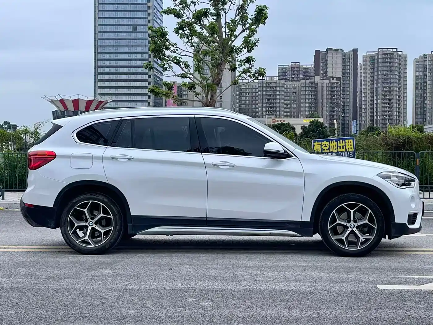 BMW X1 2019 sDrive18Li Premium Model фото 4