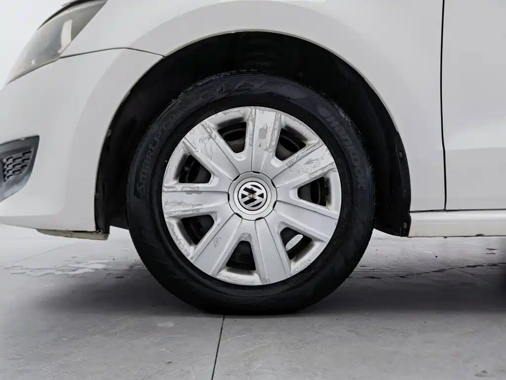 صورة 17 - Volkswagen Polo