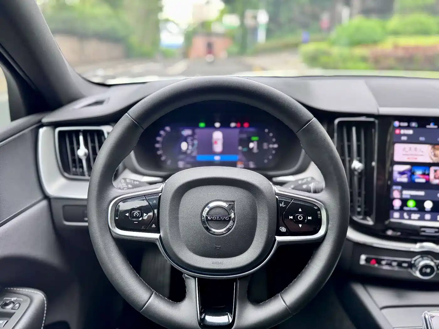 VOLVO XC60 PLUG-IN HYBRID