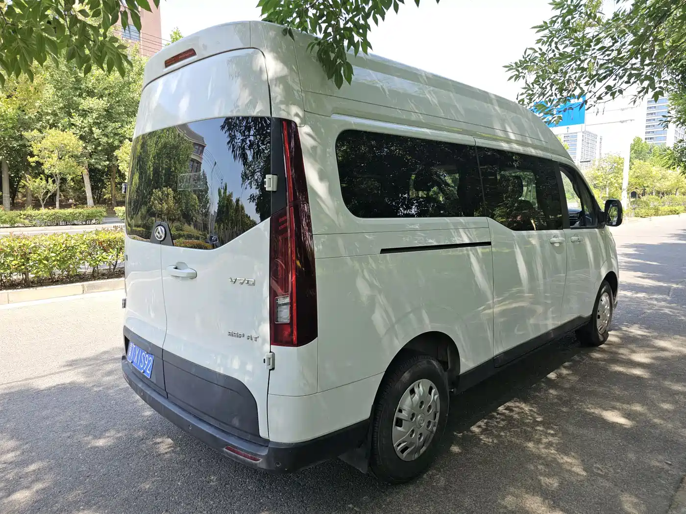 SAIC Maxus Xintu V70 2024 2023 Model 2.0T Elite Edition Automatic Long Wheelbase Medium Roof 6/7-Seater