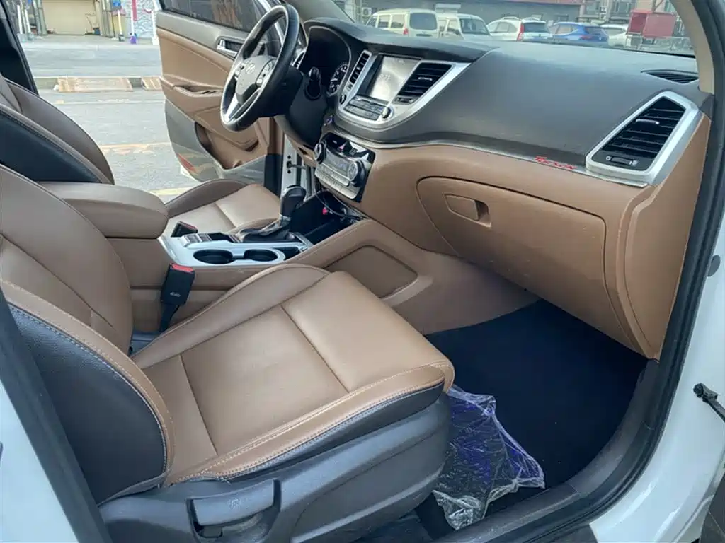 Hyundai Tucson 2015 1.6T Dual Clutch 2WD Smart фото 8