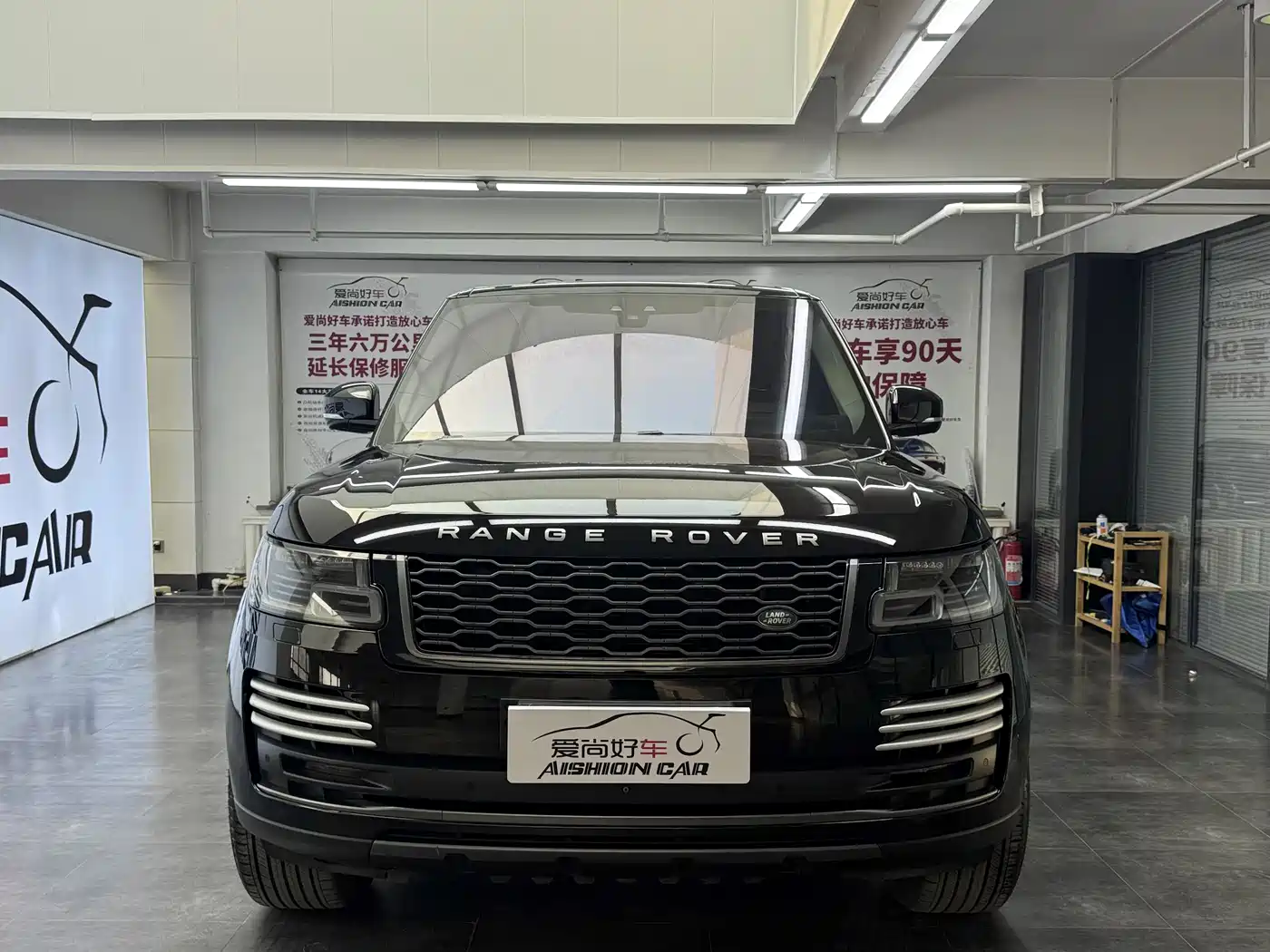 Land Rover Range Rover 2018 3.0 SC V6 Vogue Heritage Edition фото 2