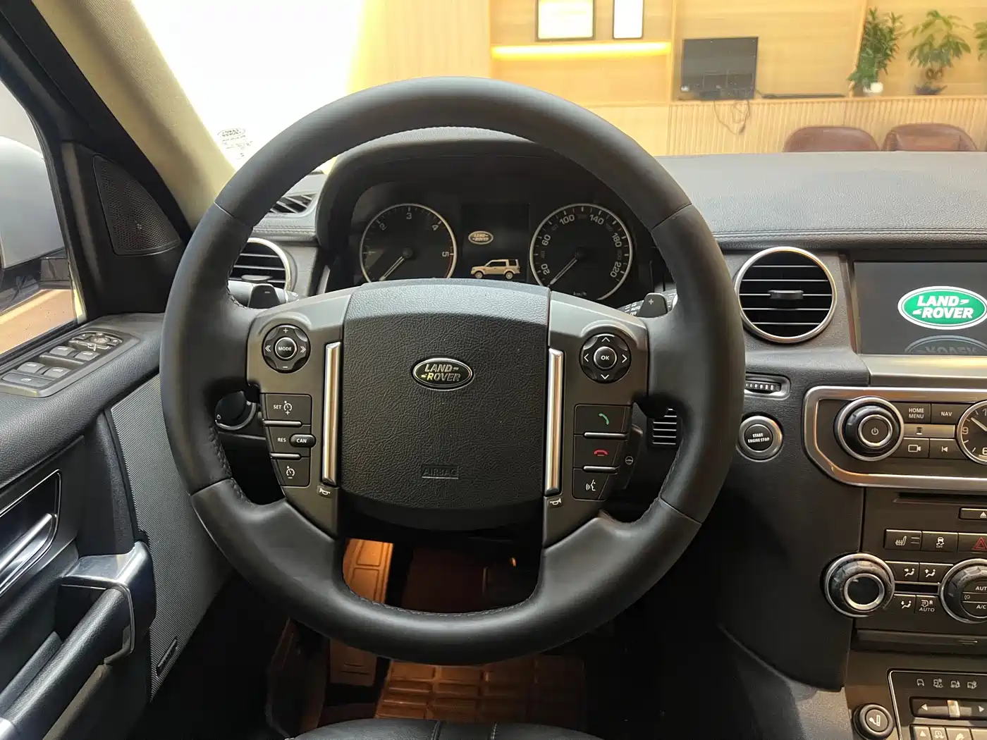 Land Rover Discovery 2015 3.0 SDV6 HSE Diesel фото 23