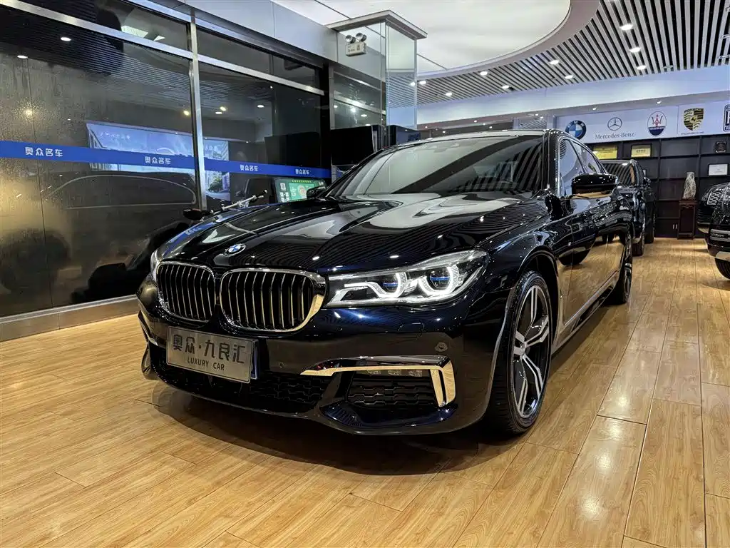 BMW 7 Series 2018 740Li xDrive Premium Type M Sport Package фото 3