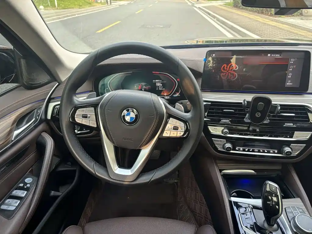 صورة 3 - BMW 5 Series