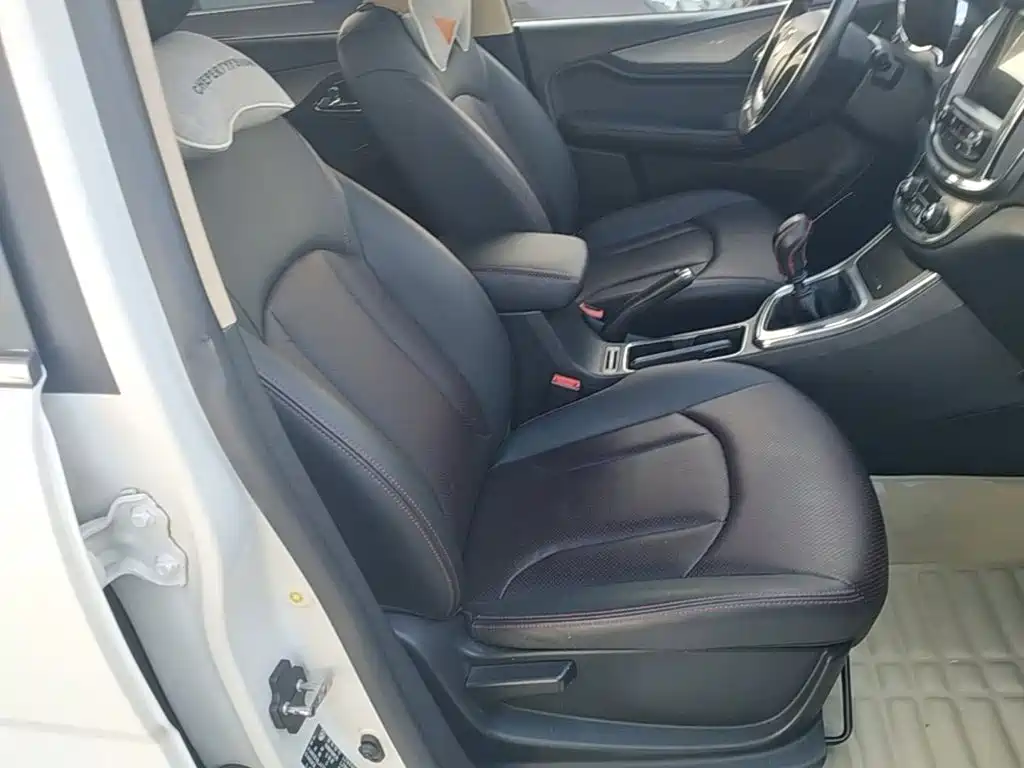 Фото 25 - Baojun 560