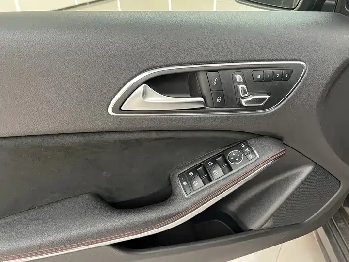 Mercedes-Benz A-Class (Import) 2016 A 200 Sport фото 11