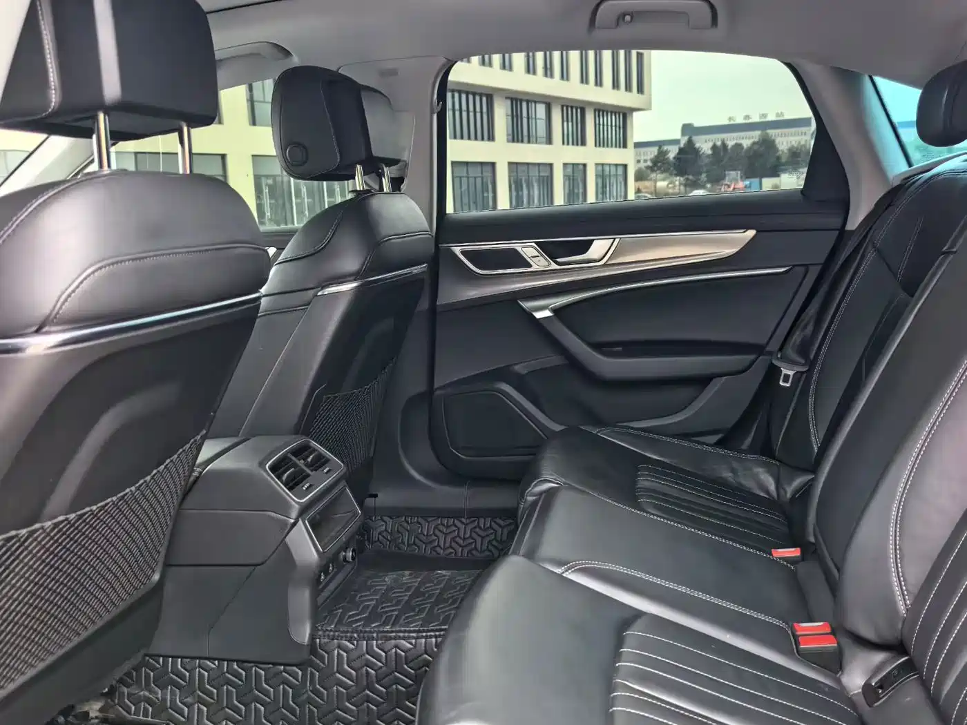 Photo 6 - Audi A6L