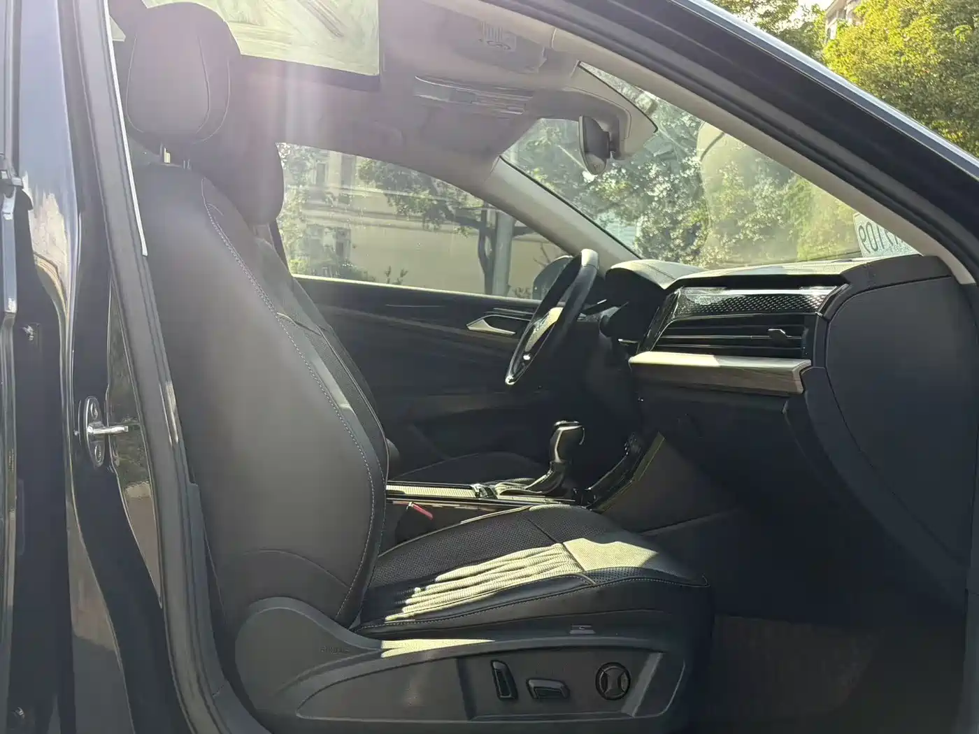 Volkswagen Passat 2019 330TSI Premium Edition China V фото 10