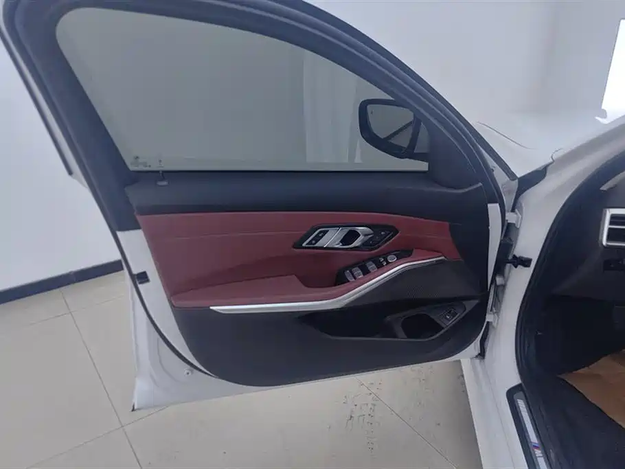 BMW 3 Series 2025 325Li M Sport Package фото 7