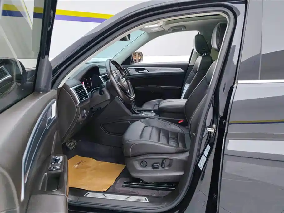 Volkswagen Teramont 2020 330TSI 2WD Luxury China VI фото 9