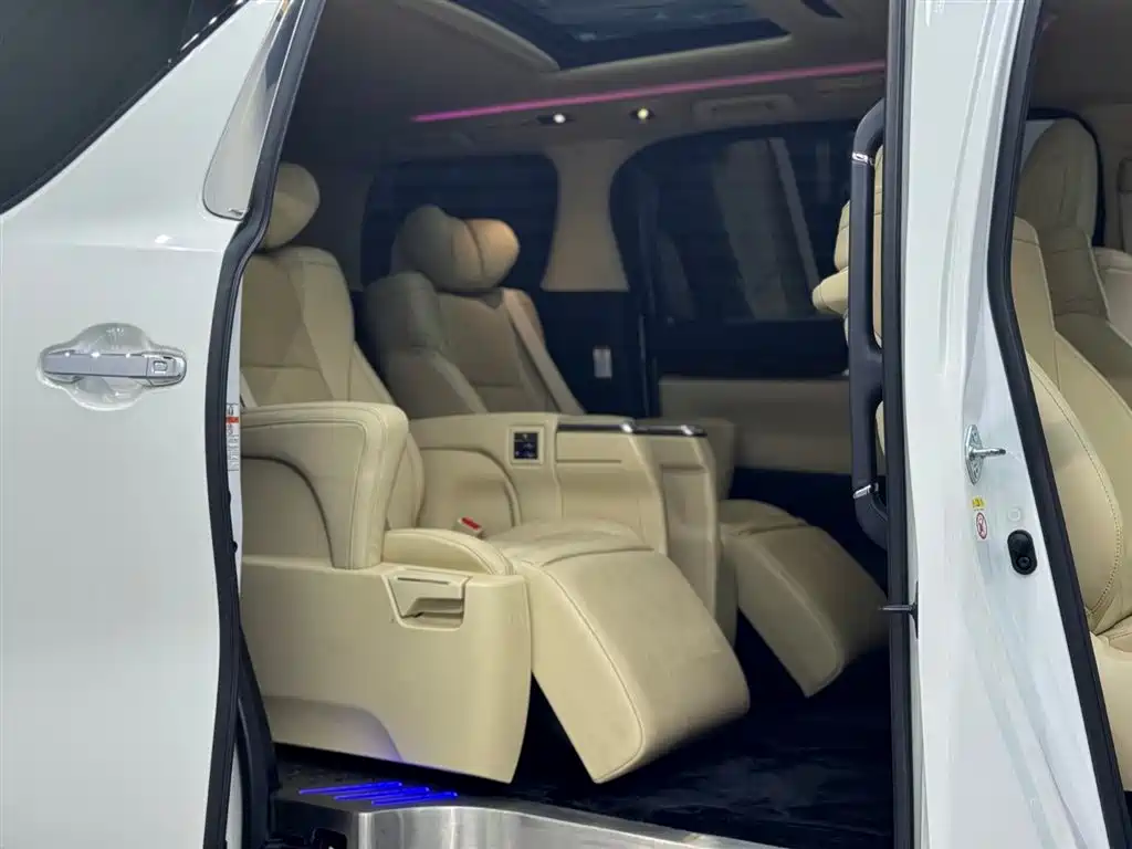 Toyota Alphard 2018 3.5L Luxury фото 8