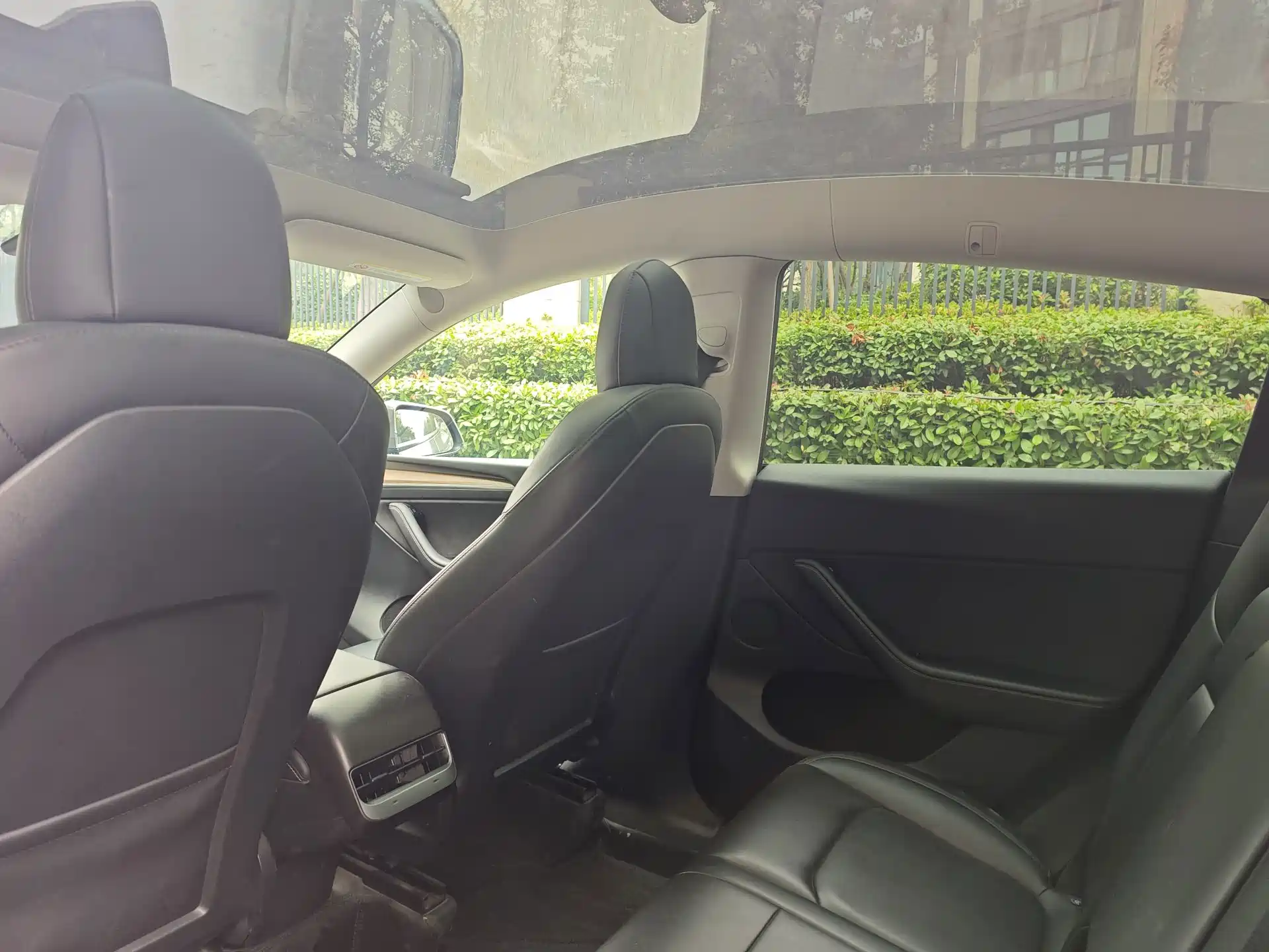 Photo 5 - Tesla Model Y