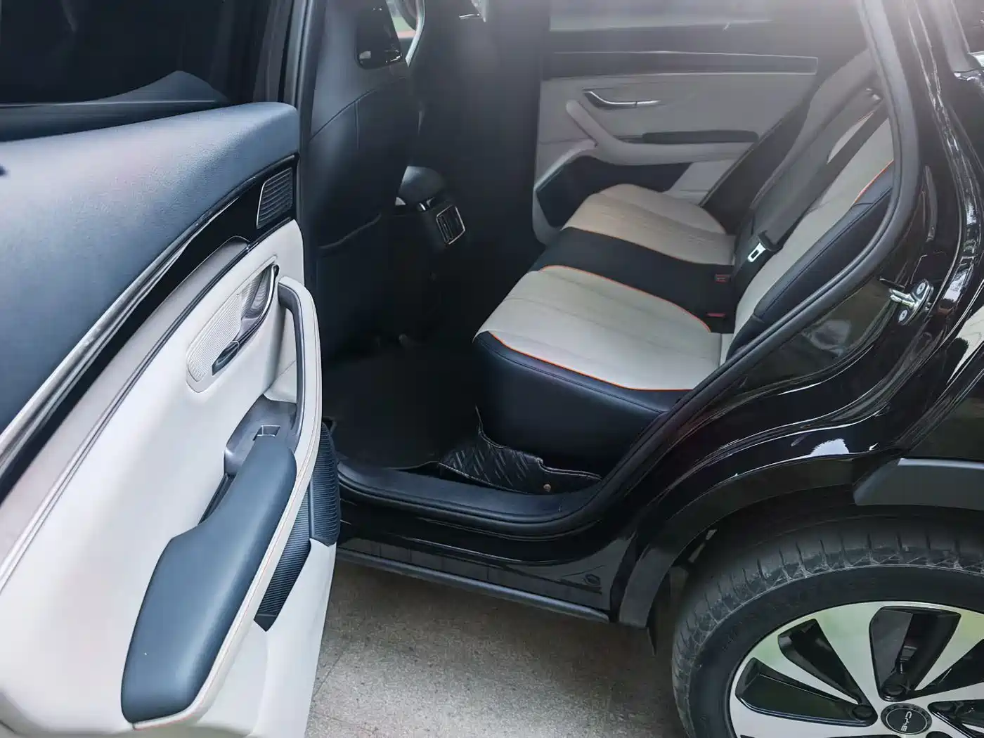 BYD Song PLUS PHEV 2024 Glory Edition DM-i 110km Flagship фото 5