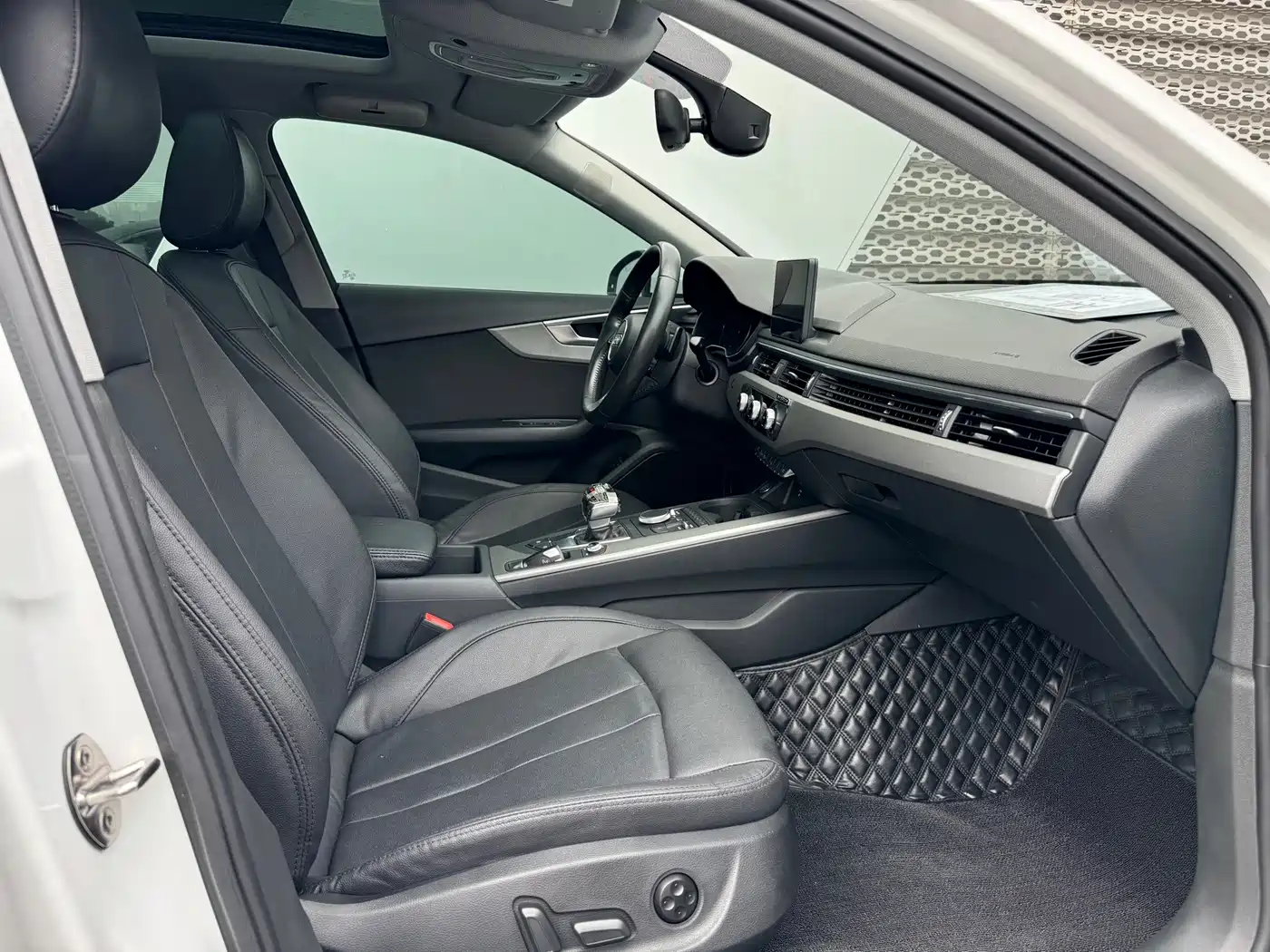 Фото 10 - Audi A4L