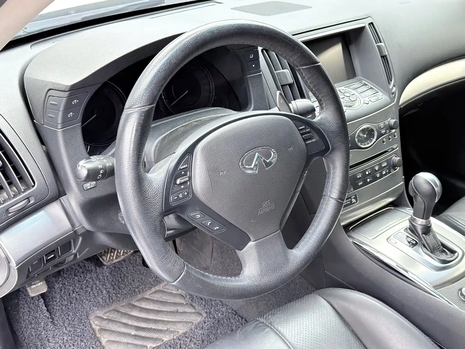 Photo 9 - Infiniti G Series