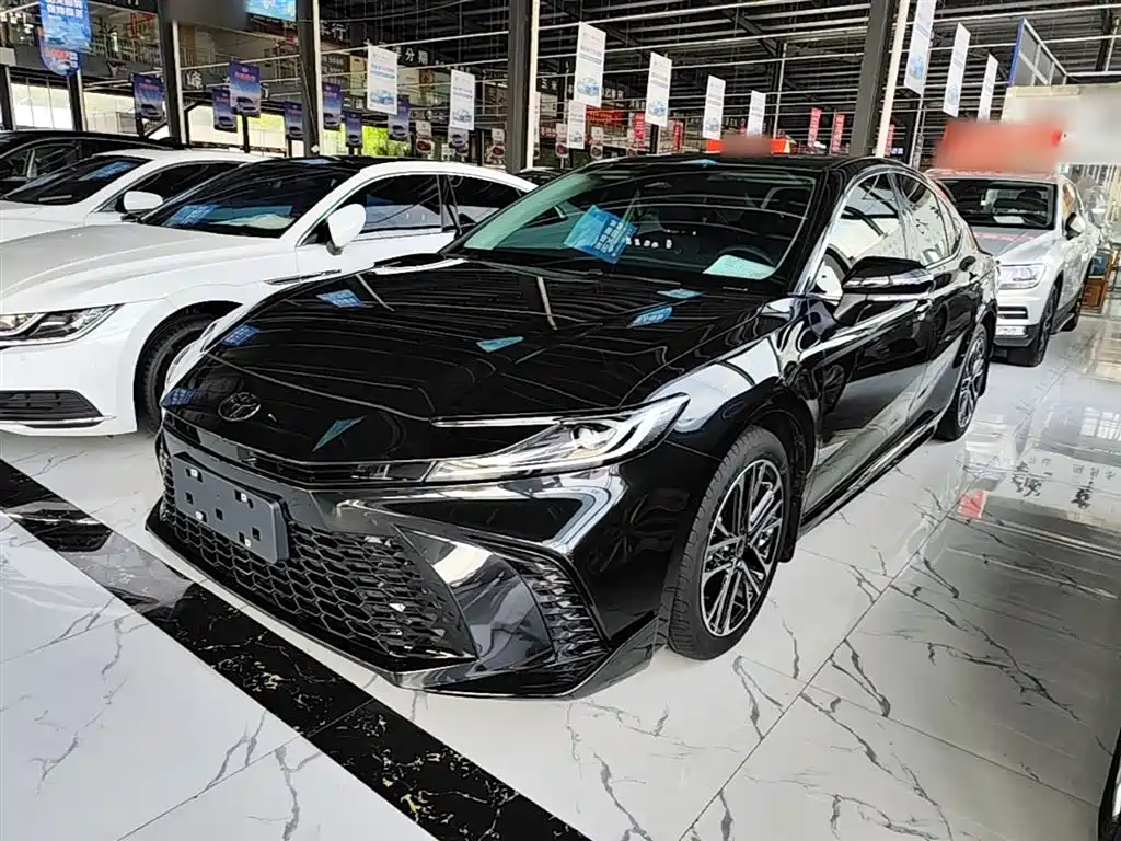 Toyota Camry 2026 Hybrid 2.0HSE Sport Lite Edition фото 2