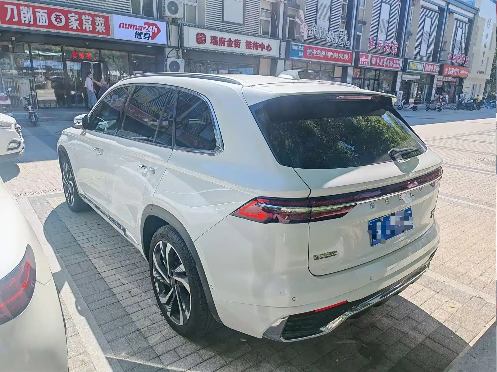 Фото 6 - Geely Monjaro