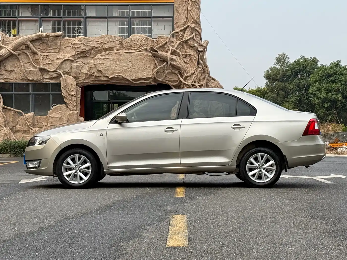 Škoda Rapid 2013 1.6L Automatic Preferred фото 4