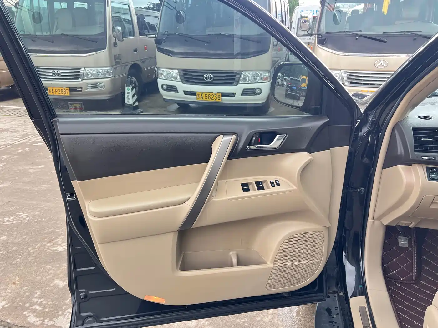 Toyota Highlander 2012 2.7L 2WD 7-Seater Luxury Edition фото 6