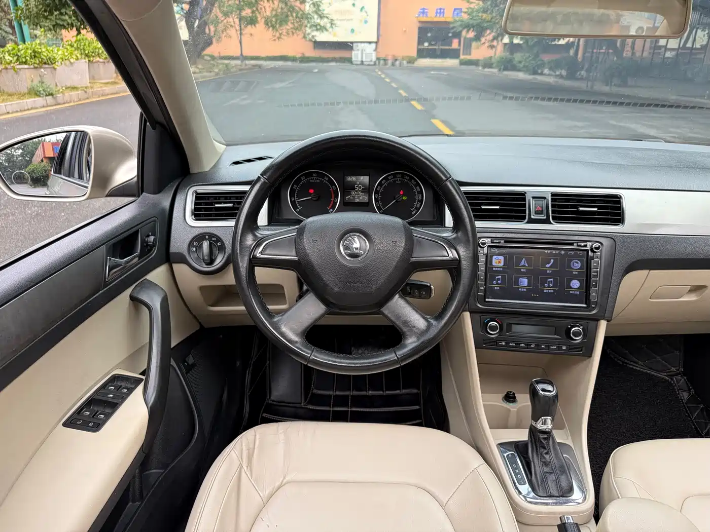 Škoda Rapid 2013 1.6L Automatic Preferred фото 15