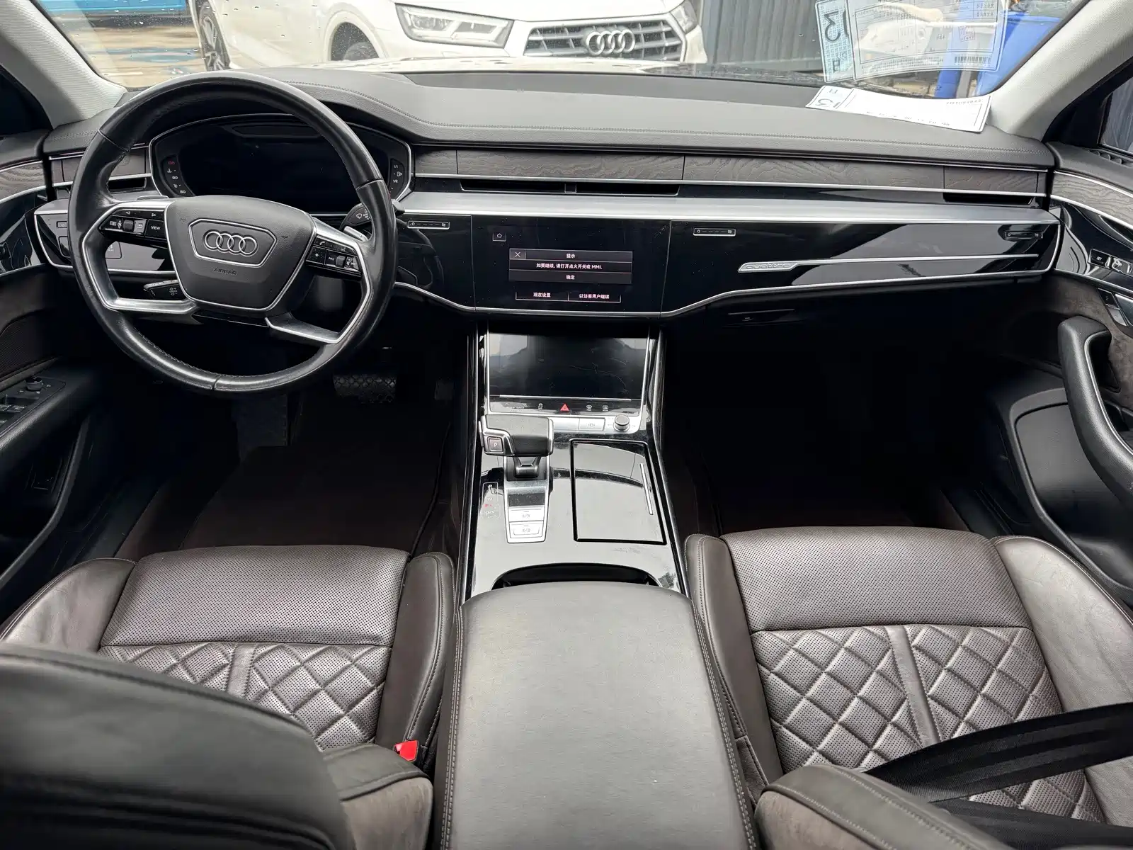 Фото 16 - Audi A8