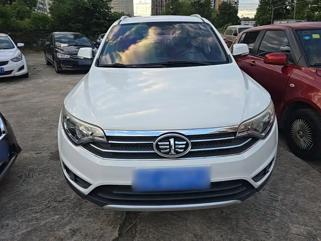 FAW Senya R7 2017 2016 1.6L Automatic Luxury