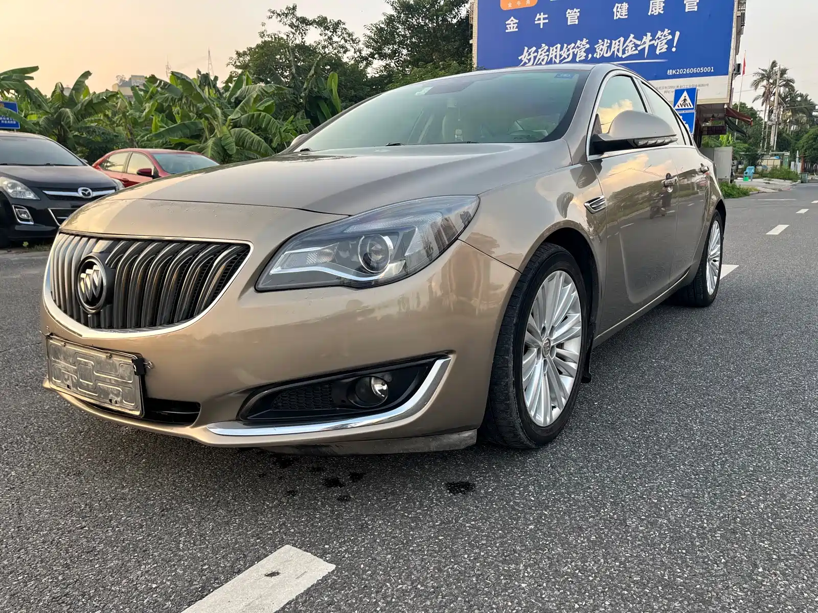 Photo 1 - Buick Regal