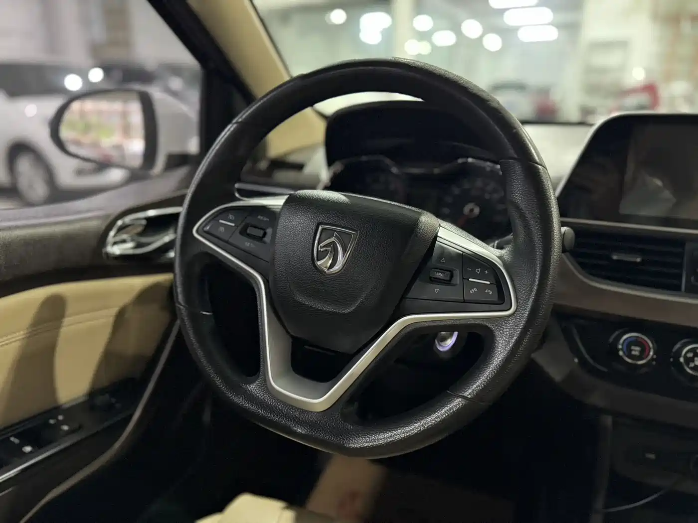 Baojun 310W 2017 2017 1.5L Manual Fashion Edition (China V)