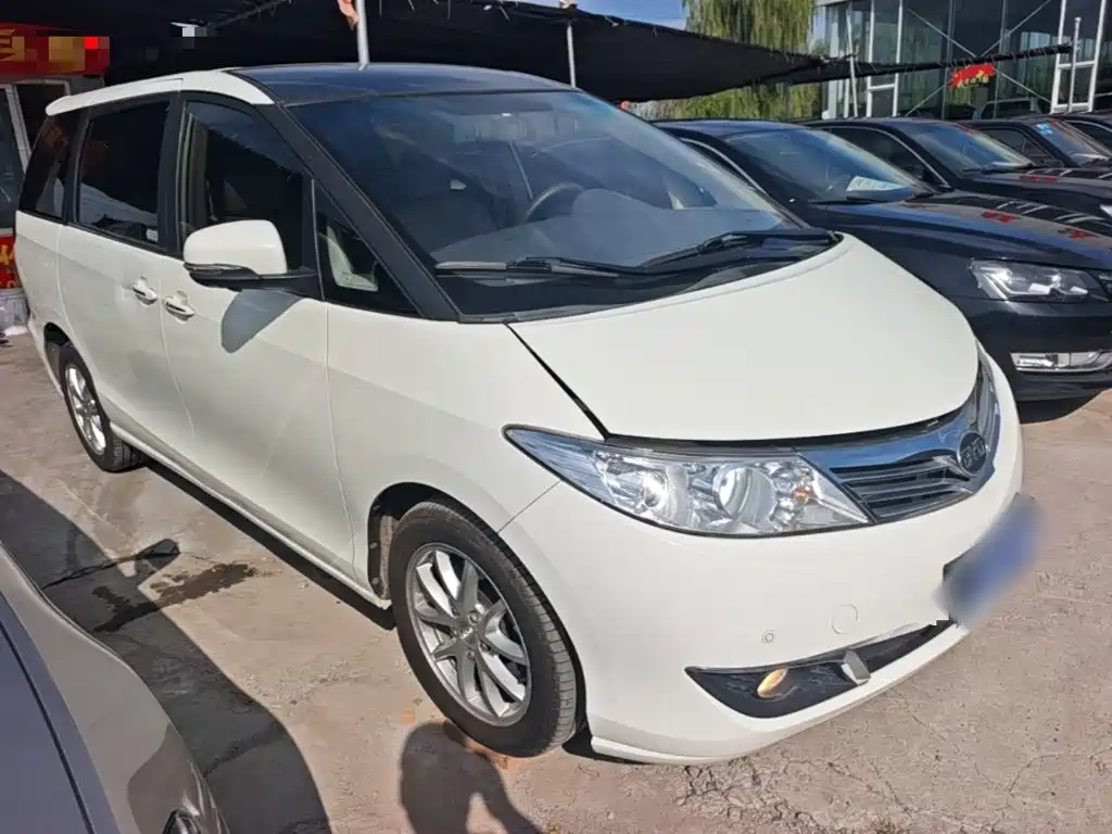 BYD M6 2016 2015 2.4L Automatic Premium Edition