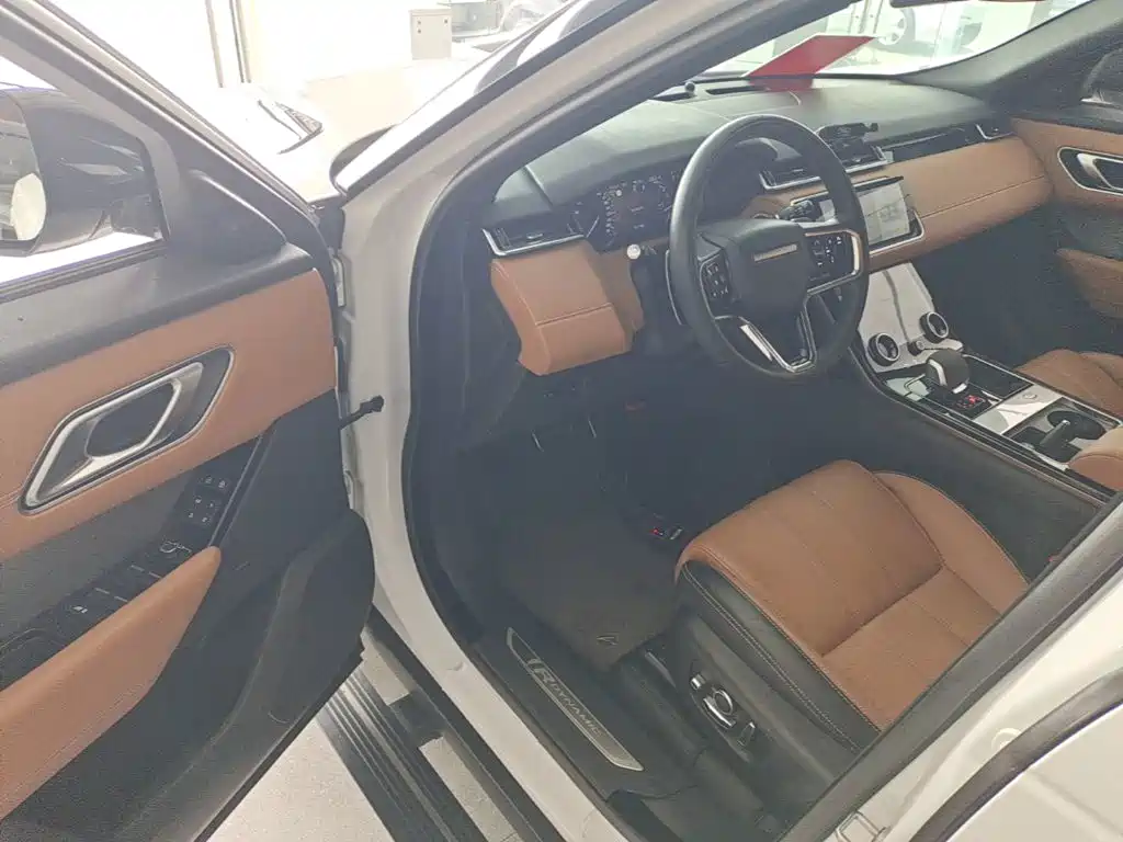 Фото 16 - Land Rover Range Rover Velar