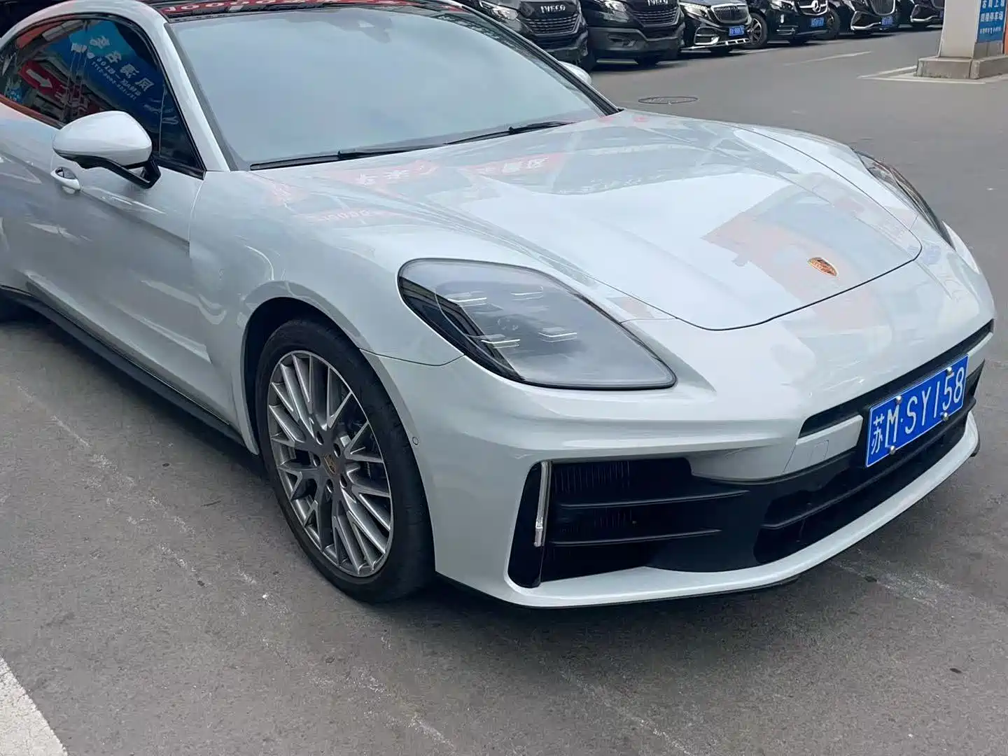 Photo 3 - Porsche Panamera