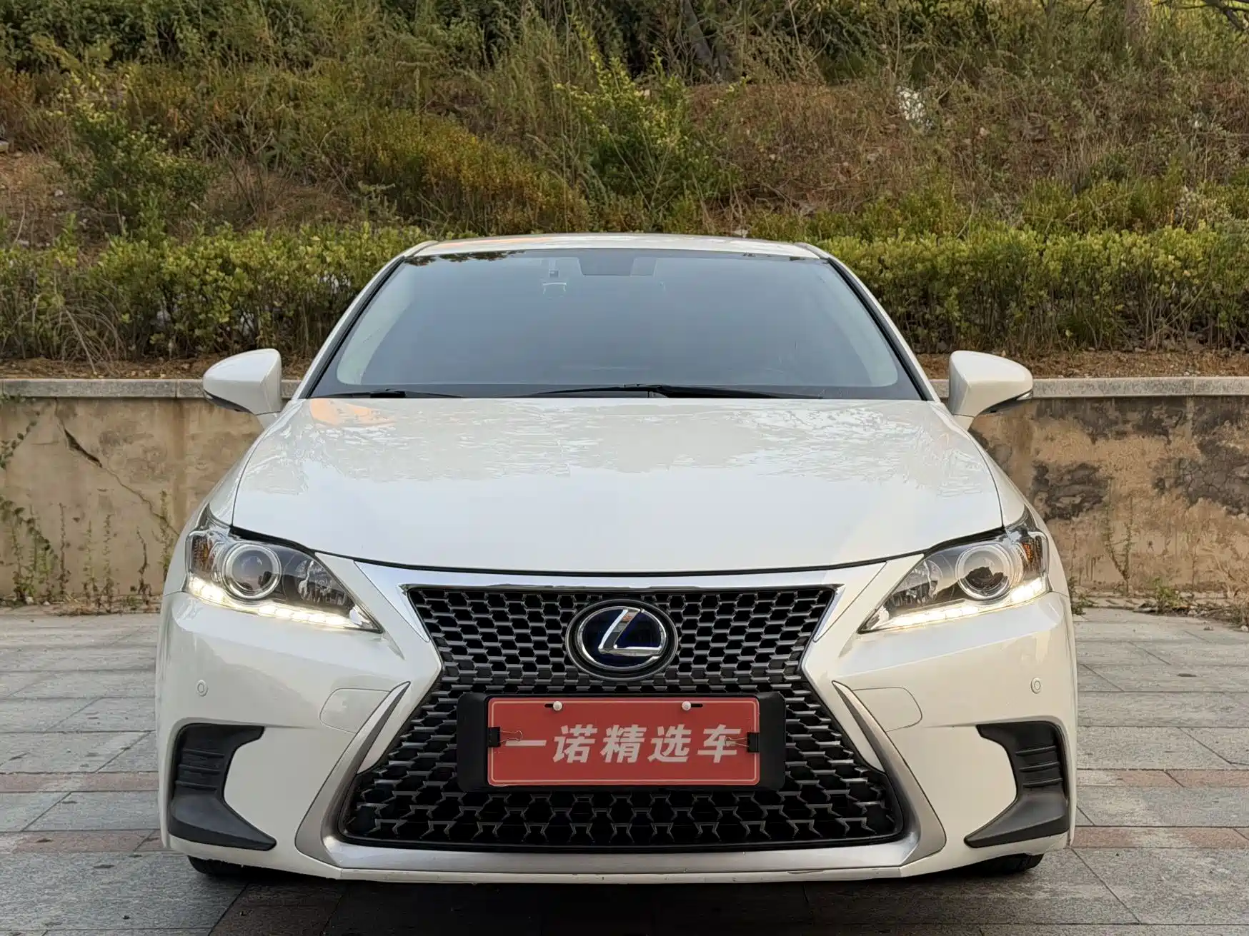 Фото 2 - Lexus CT
