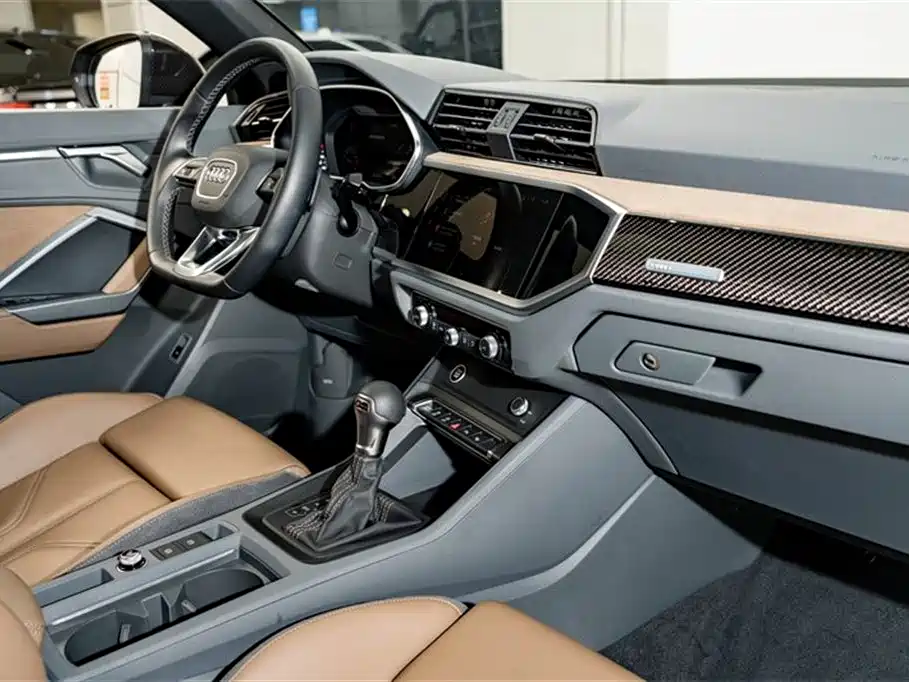 Audi Q3 2024 40 TFSI Fashion Sport Launch Special Edition фото 19