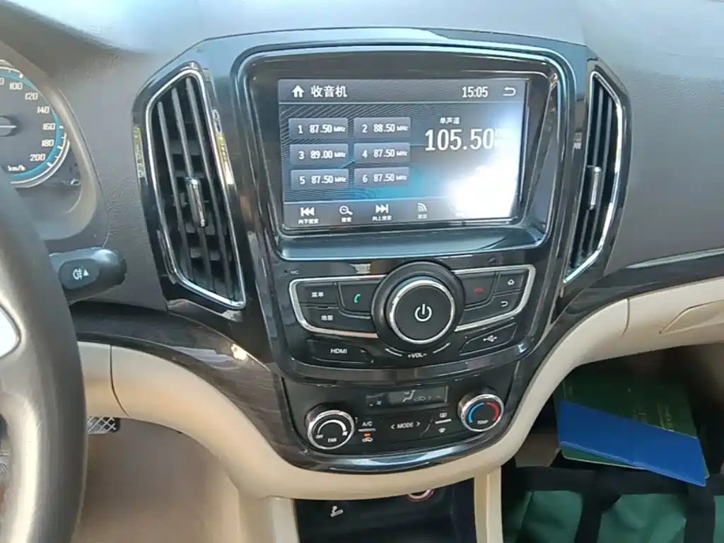 Baojun 730 2015 2014 1.5L Manual Luxury Navigation ESP Edition 7-Seater