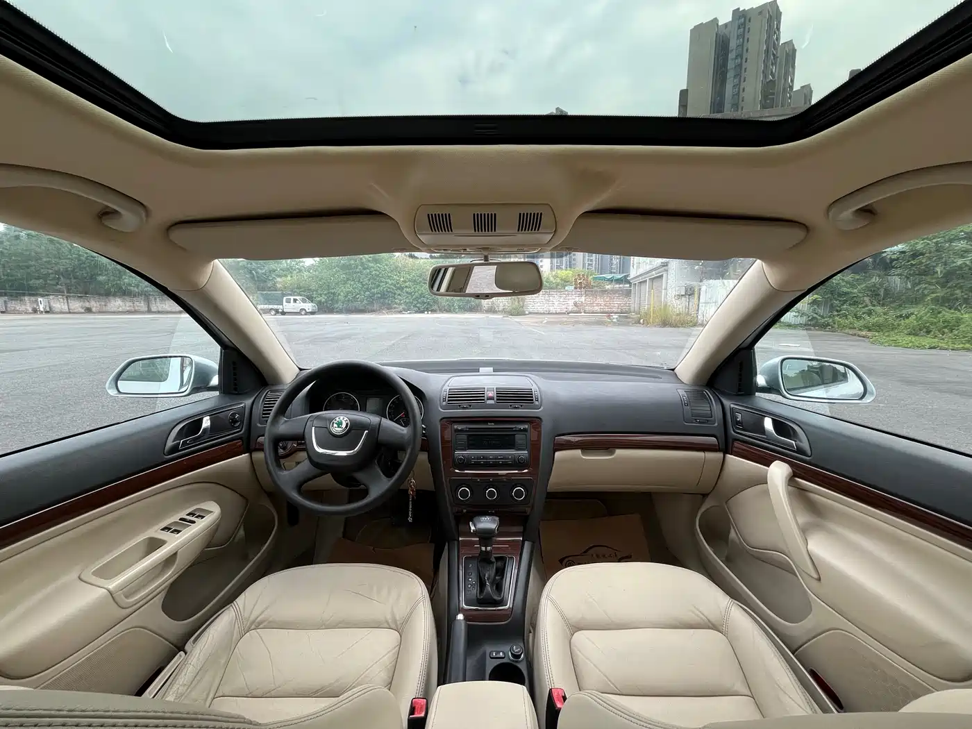 Škoda Octavia 2010 Model 1.8TSI DSG Elegance Edition фото 8