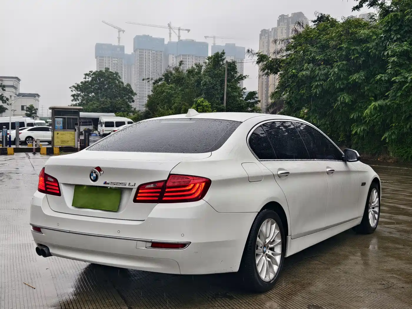BMW 5 Series 2014 525Li Luxury Design Package фото 5