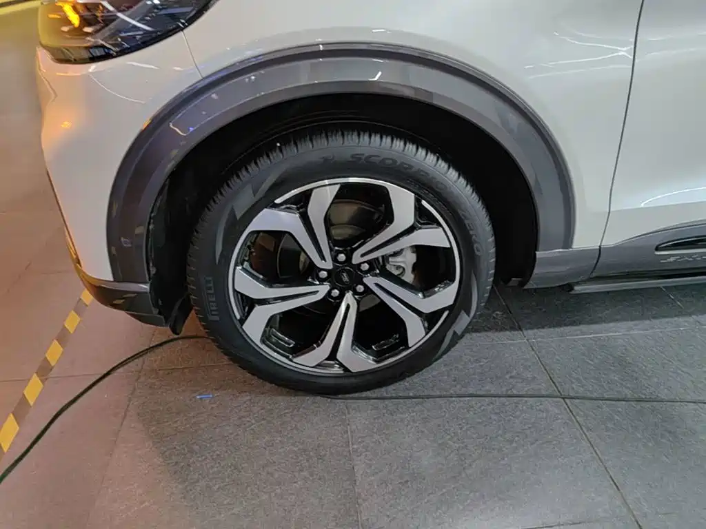 Фото 23 - Ford Explorer