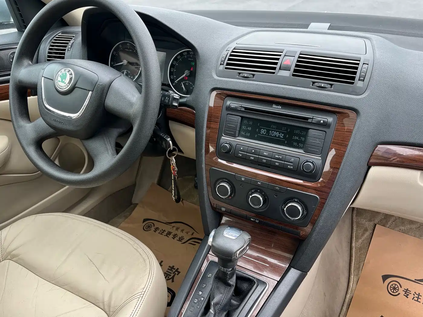 Škoda Octavia 2010 Model 1.8TSI DSG Elegance Edition фото 10