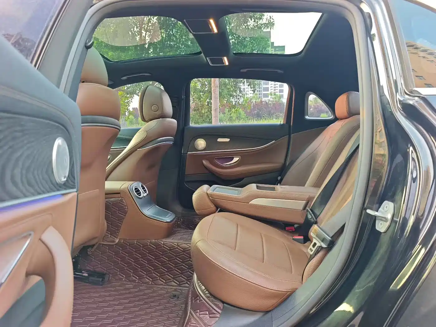 Mercedes-Benz E-Class New Energy 2023 E 350 e L Plug-in Hybrid Sport Sedan фото 6