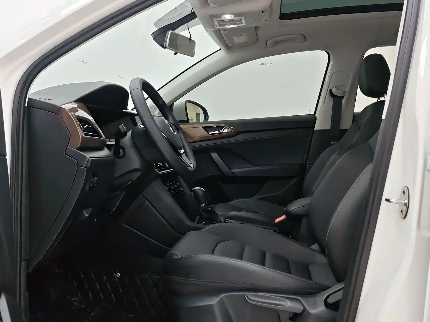 Volkswagen Tharu 2021 Model 280TSI 2WD Comfort Edition фото 8