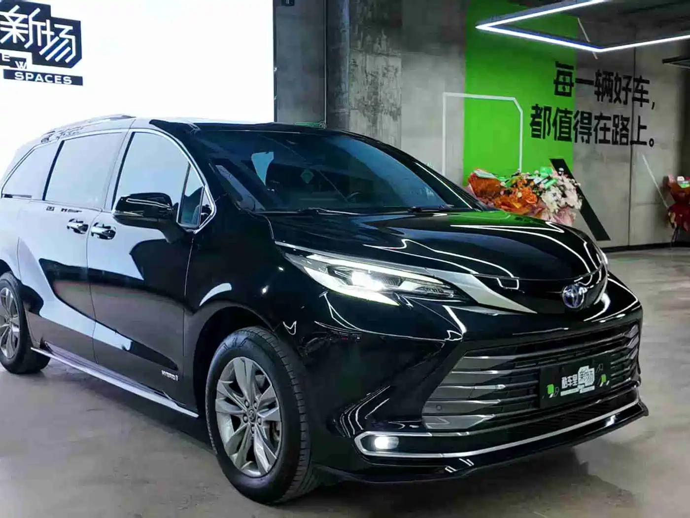 Toyota Sienna 2021 2.5L Hybrid Ultimate Edition фото 3