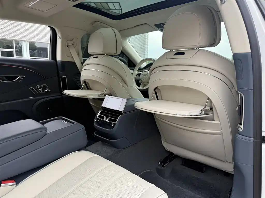 Bentley Flying Spur Plug-in Hybrid 2025 Model Year 4.0T V8 Mulliner фото 37