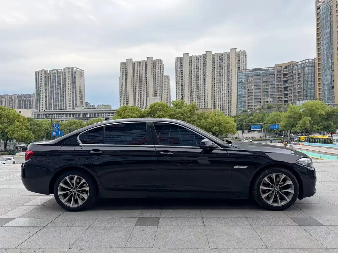 BMW 5 Series 2017 525Li Leading Edition фото 7