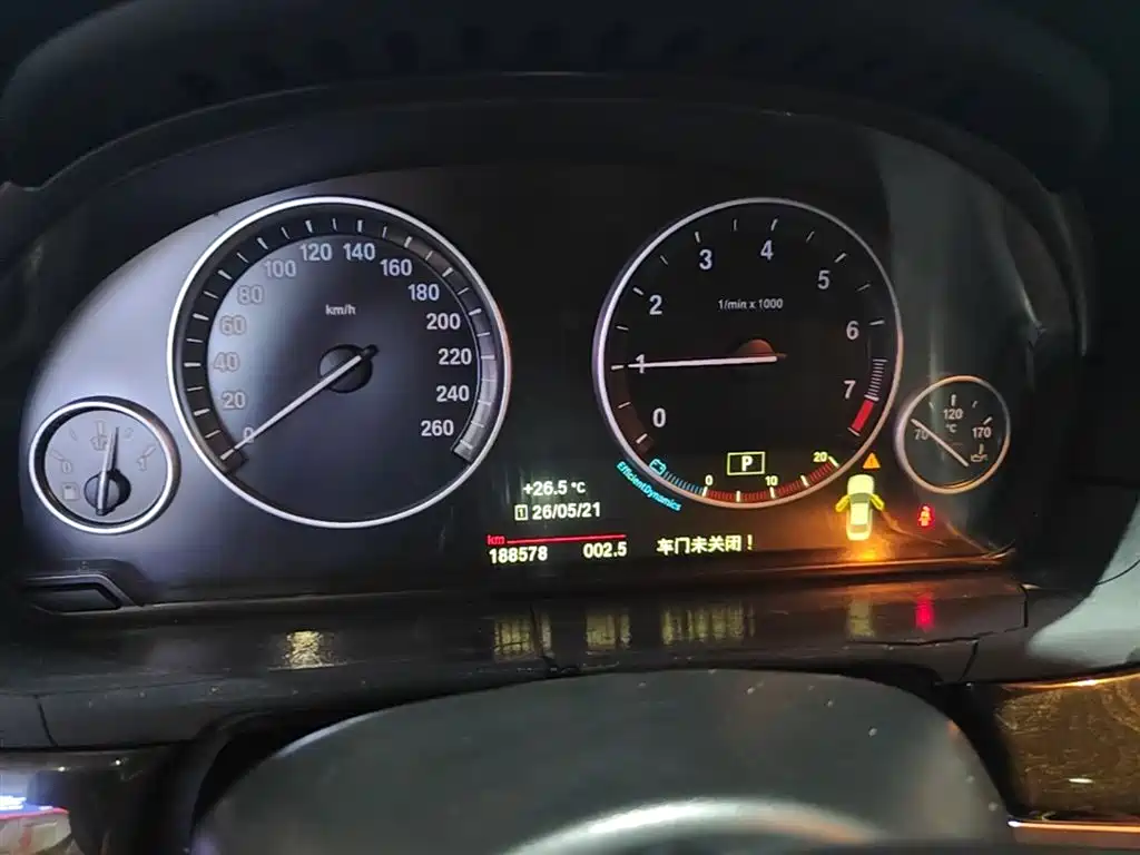 BMW 5 Series 2014 525Li Leading фото 12